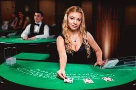 Antarmuka meja Domino QQ dengan pilihan taruhan wa77